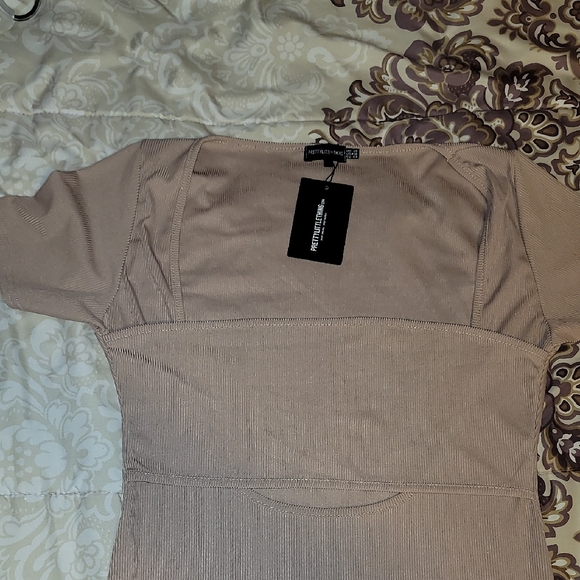 Pretty Little Thing Neutral Short Sleeve Dress w/ Cutout Mid Section Sz: 16 NWT - Picture 3 of 7